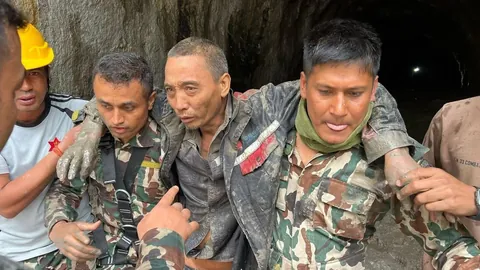 足协杯半决赛惊现大冷门海港客场3-0横扫山东，杨希双响莱昂纳多助力夺冠征途